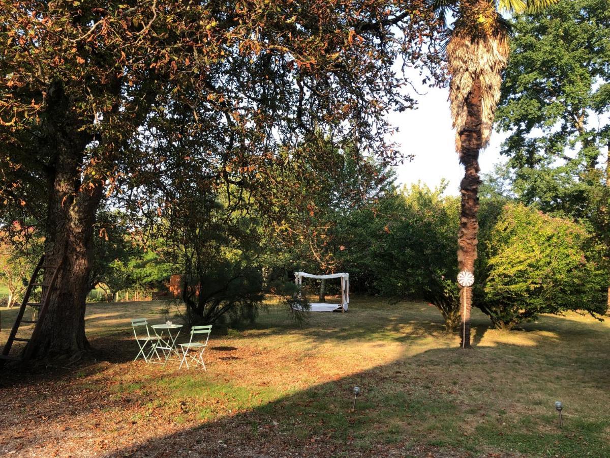 Bed and Breakfast Domaine Pierrot Laujuzan Exterior foto