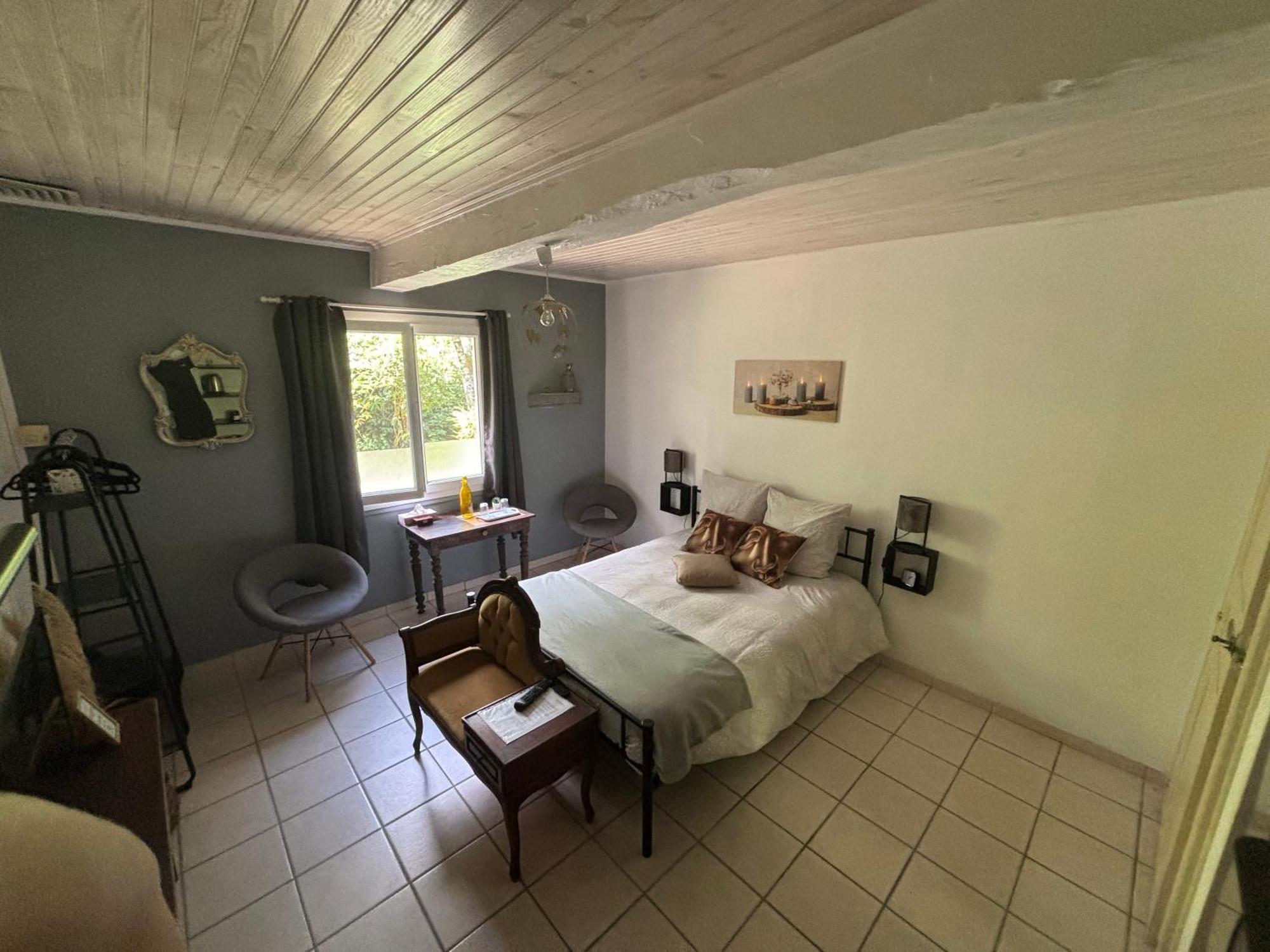 Bed and Breakfast Domaine Pierrot Laujuzan Exterior foto